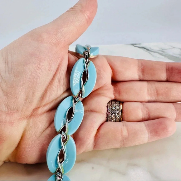 Vintage Lisner Baby Blue Bracelet Signed Molded Plastic Link Estate Cost… - Picture 4 of 11